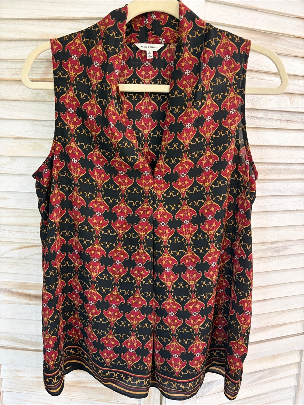 Max Studio Red and Black Geometric Print Sleeveless V-Neck Blouse